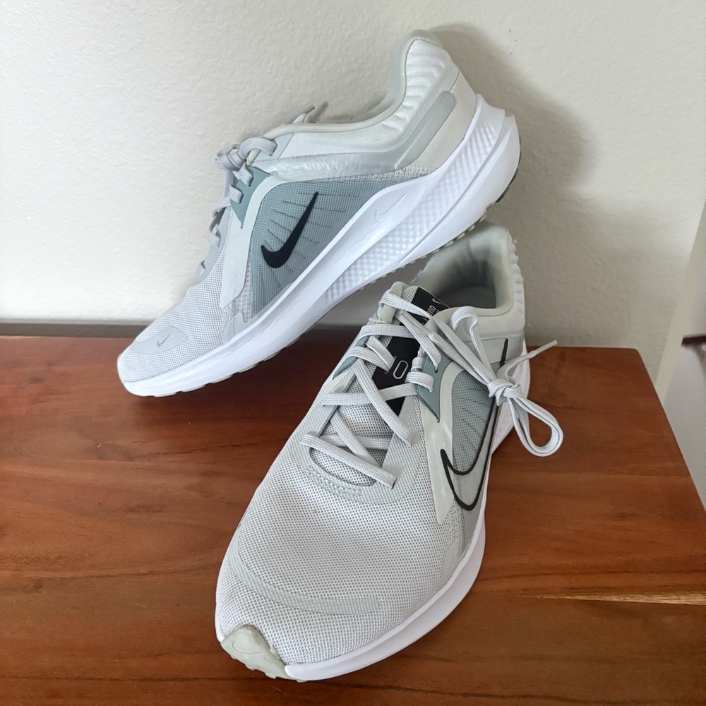 Nike Quest 05 Running Shoe Light Gray and White